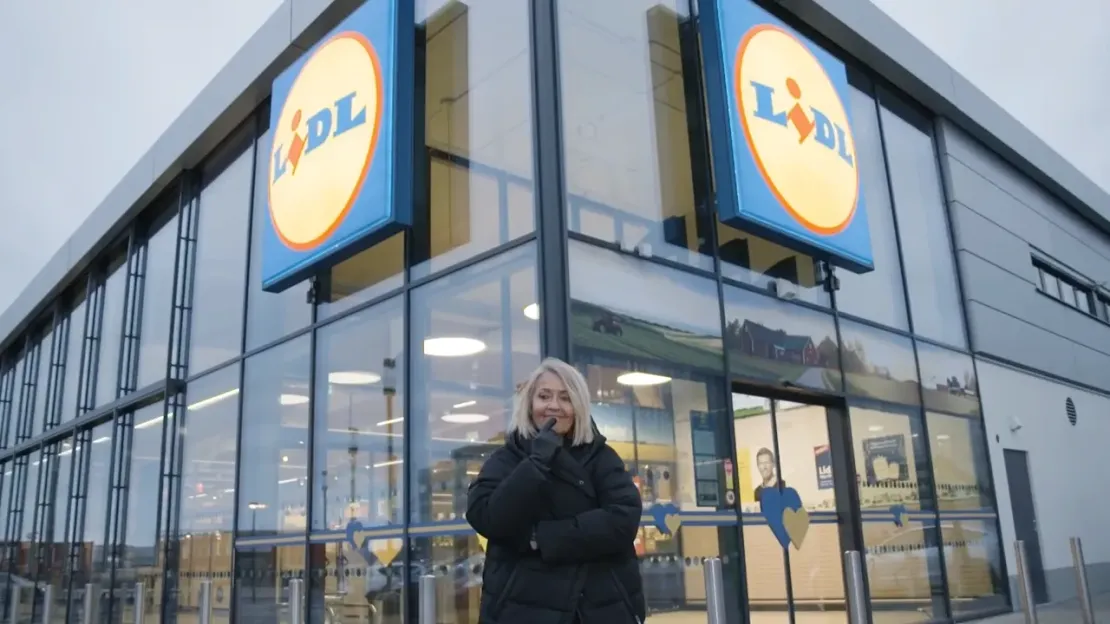 Woman in front of Lidl